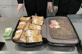行李箱装满现金，杭州海关查获巨款图片