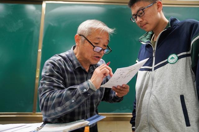 新闻有观点丨本周人物：意外“出圈”，他们以持续耕耘展现担当