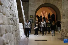 走进法国卢浮宫图片