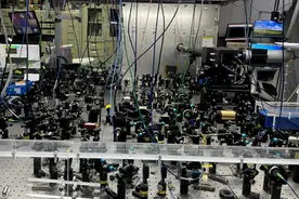 科学家实现基于非厄米体系奇异点的拓扑量子热机图片