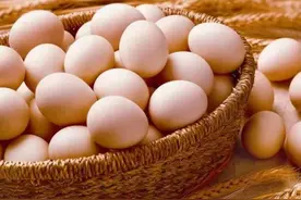 马上停止吃这3种鸡蛋，伤肝招癌、营养减半！早餐摊上随处可见，别花了钱还坑了自己图片