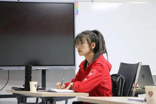 打工妹问鼎世界冠军！一名00后女孩的逆袭故事