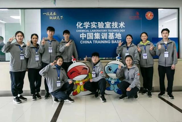 打工妹问鼎世界冠军！一名00后女孩的逆袭故事