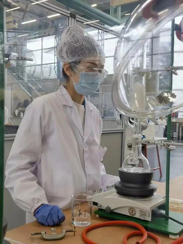 打工妹问鼎世界冠军！一名00后女孩的逆袭故事