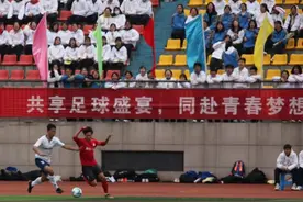 第二届足球中青赛赛事升级：校园球队增多、赛事进校园成亮点图片