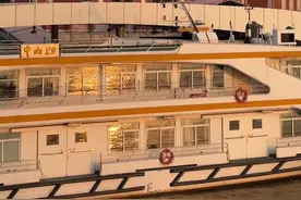 南京轮渡游火了！外地游客做攻略来体验“两块钱的快乐”图片