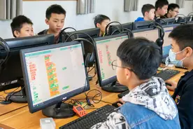 全市万余中小学生比拼编程能力 重庆市第三届中小学编程教育展评活动决赛举行图片