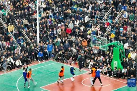 贵州“村BA”总决赛开打：扩建后的2万人球场座无虚席，“东道主”晋级冠军战图片