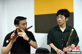 马来西亚青年“北漂”中国 教竹笛演奏深得学生青睐图片
