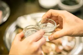 为提振社会公共秩序与治安，英国开始严禁在公共场合饮酒图片