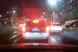 全程高血压！女子坐网约车定错位咆哮辱骂司机，后双方协商一致取消报警视频封面