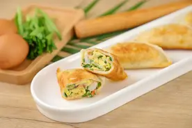 美食厨房丨鲜虾韭菜盒子图片