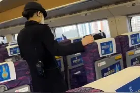 过分！女子高铁霸座骂乘务员臭打工的，网友：谁给你的底气图片