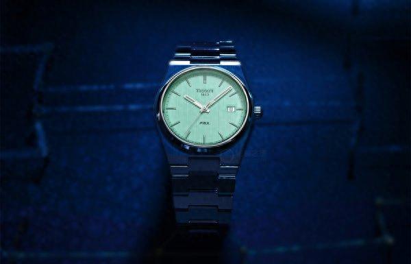 ���󳬼����ϵ�С�Ӣ����������������ĵ䷶֮��