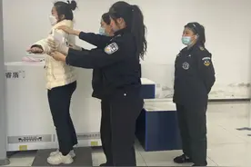 抓好技能培训 筑牢安全防线——珲春市人民法院开展安保人员安检专业技能培训图片