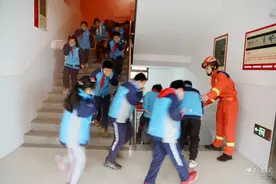 咸宁消防开展“全国中小学生安全教育日”主题活动图片