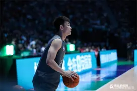 新王登基 王睿泽加冕CBA三分王 主帅刘维伟：付出必定会有回报图片