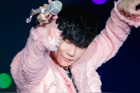 “平等地嫉妒每一个去看了JJ演唱会的人”图片