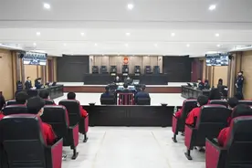 男子租车上午跑出租，下午邀朋友在车里吸毒，检方提起公诉！图片