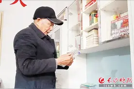 长沙这位“老校长”自掏腰包为农村娃建书屋图片