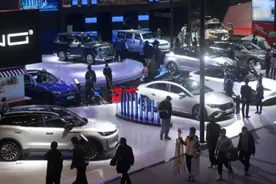 绿色车牌或在2年内取消？专访崔东树：绿牌阻碍新能源车行业发展图片