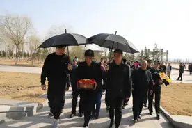 抗战老兵70多年后的兄弟“重逢”图片