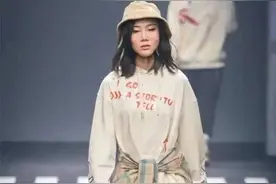 汶川“钢腿”女孩被网暴：曾因踩着“小钢腿”走秀获关注，又因公开恋爱、视频不够乐观被网暴，“不会再忍了”图片