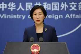 中方将恢复对新加坡、文莱15天免签入境政策，外交部介绍情况视频封面