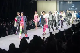 武汉纺织大学上演毕业时装秀图片