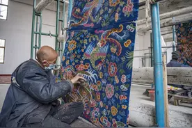 新华全媒+|西藏江孜：在坚守中传承藏毯织造技艺图片