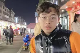 直播摆摊的年轻人：月赚近万元，“绝不是躺平”图片