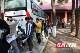 凝聚青年力量热血传递真情 常德职业技术学院1100余名学子挽袖献爱心图片