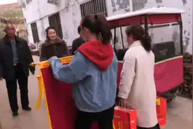 男童坠入旋涡深潭 洛阳78岁老人救人后悄悄离开图片