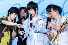 五月天26岁了，深夜公开“惊喜贺礼”图片