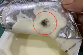 6杯光明酸奶竟全长霉斑，2岁幼儿已喝完一杯…图片