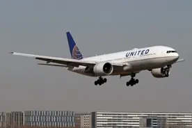 美客机因机械故障紧急降落 有飞行员目睹飞机升空后起火图片