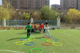 呼啦圈的N种玩法！历城机关第三幼儿园尚东园“一物多玩”乐趣多图片