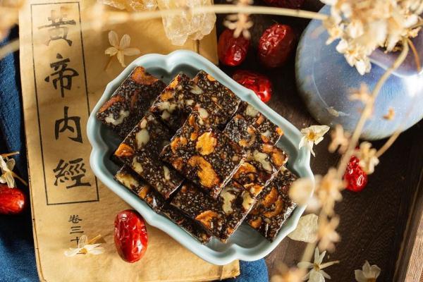 阿胶炖什么最补血又不上火 2026年阿胶配什么吃补气补血不上火