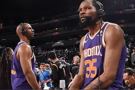 布克：杜兰特为球队增加信心 很尊重他为这场比赛做的一切图片