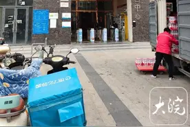 “垃圾桶乱放 合肥一商户投诉影响经营不雅观”续：已督促物业整改图片