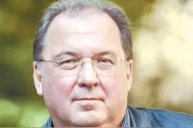 “既不把卡夫卡当偶像去跪拜，也不会离他十万八千里”，用爱与生命“移情”卡夫卡图片