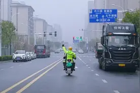 4月1日起，新冠特殊医疗保障政策，调整为常规医疗保障政策图片