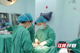 45岁高龄初产孕妈顺利产下双胞胎图片