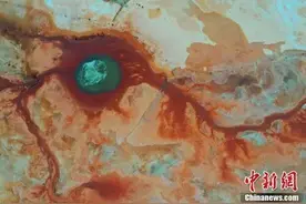 航拍青海茫崖“恶魔之眼”图片