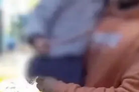 2岁萌娃走失求助警察，用“婴语”导航找爸爸视频封面