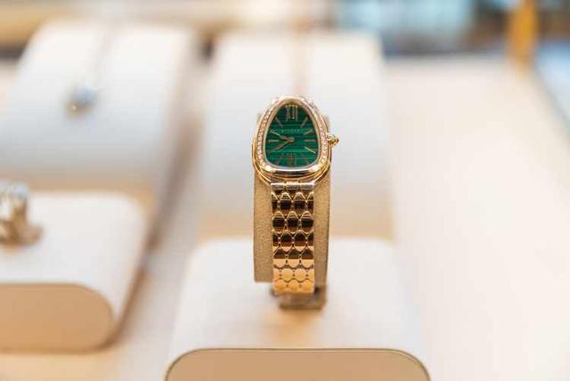 BVLGARI������MAXI LOGO��ʱ��Ʒ�� ���Ϻ�����������˸��Ļ