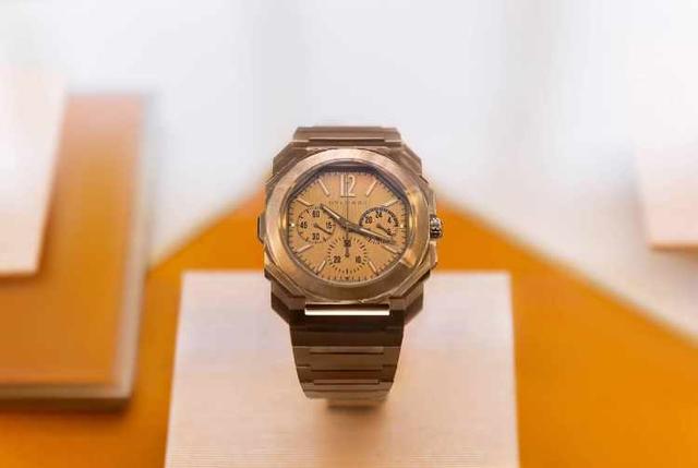 BVLGARI������MAXI LOGO��ʱ��Ʒ�� ���Ϻ�����������˸��Ļ