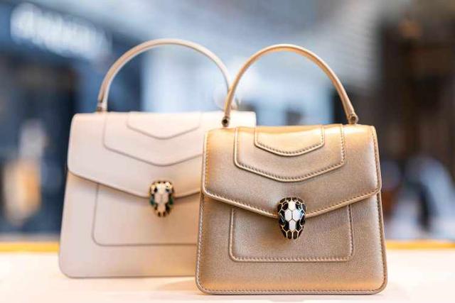 BVLGARI������MAXI LOGO��ʱ��Ʒ�� ���Ϻ�����������˸��Ļ