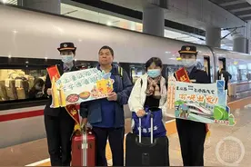 搭乘732名旅客 重庆直达香港高铁列车今晨出发啦图片