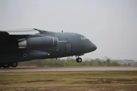 飒！运-20女机长来了！图片